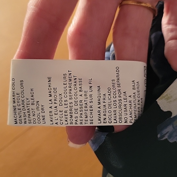 Dark blue dress with light blue flowers buttoned down the front - Picture 4 of 4